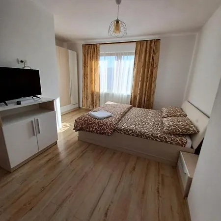 Langa Manastirea Izbuc * Calugari
