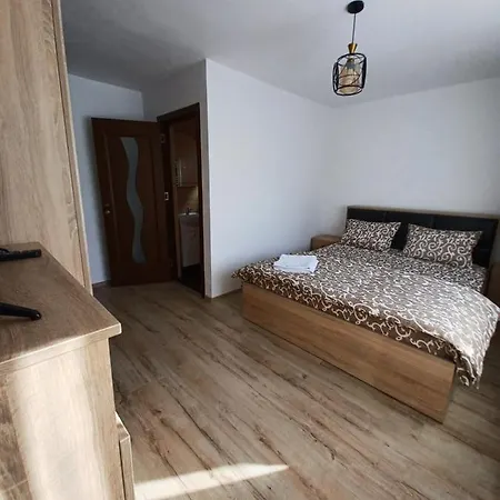 Langa Manastirea Izbuc * Calugari