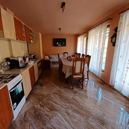 Guest house Langa Manastirea Izbuc