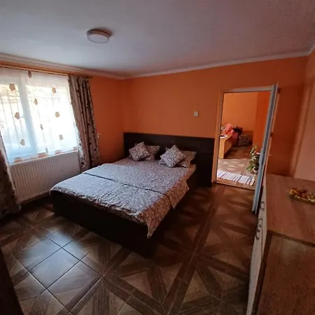 Langa Manastirea Izbuc * Calugari