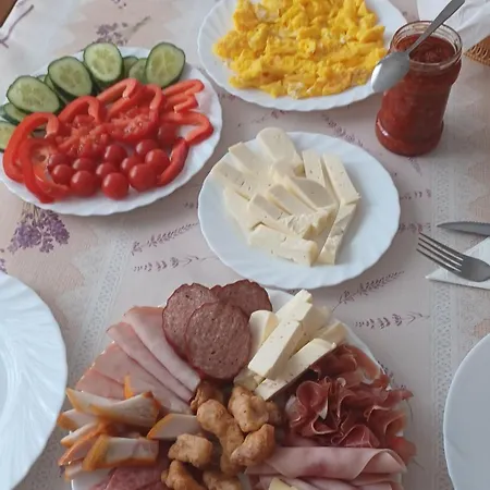 Langa Manastirea Izbuc Calugari